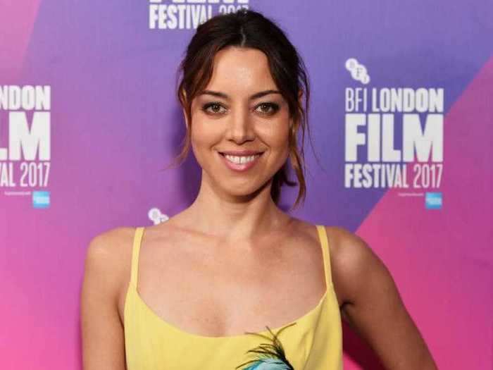 "Parks and Recreation" star Aubrey Plaza said she falls in love with both girls and guys.