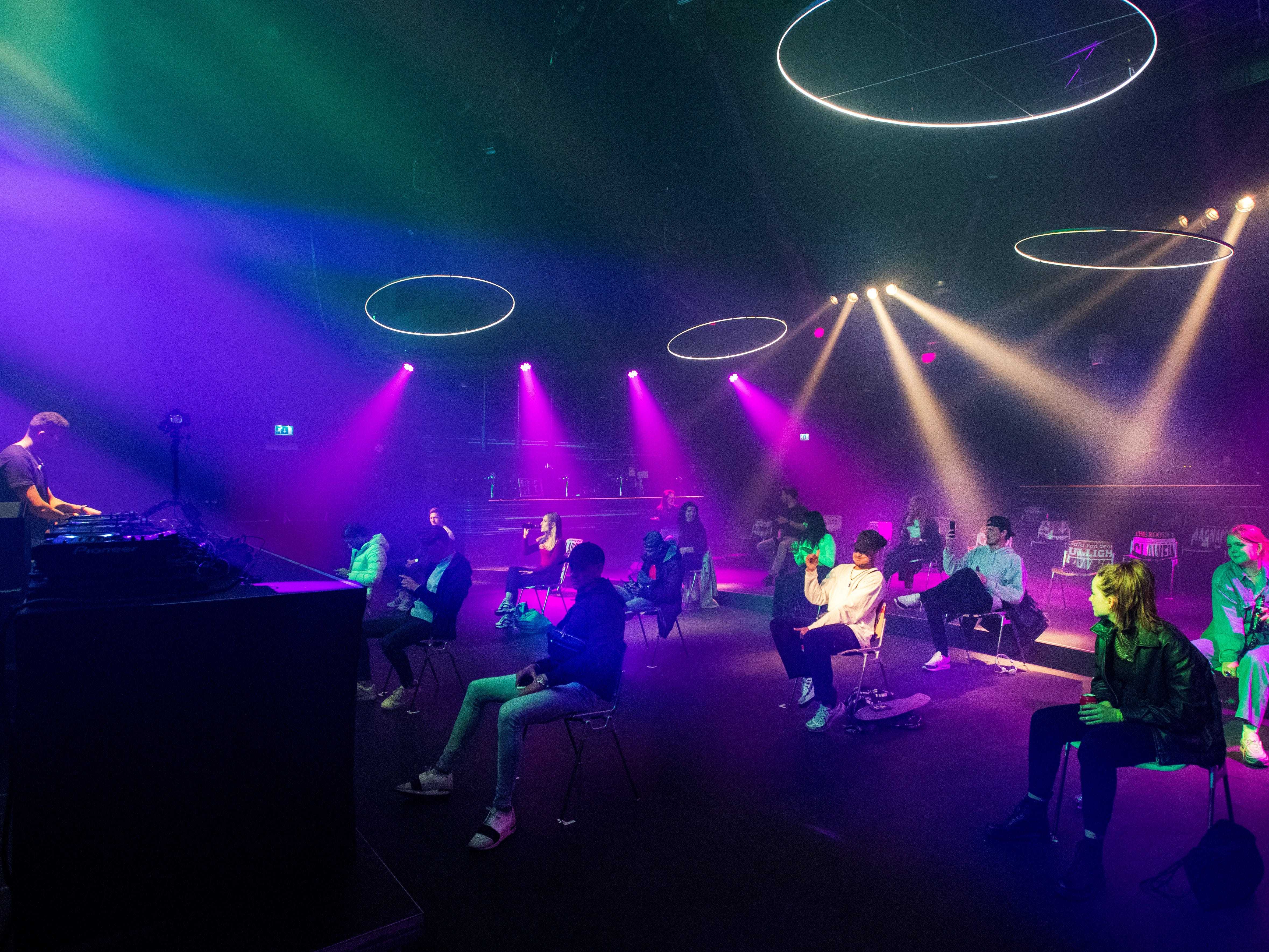 dutch nightclub social distancing dance floor