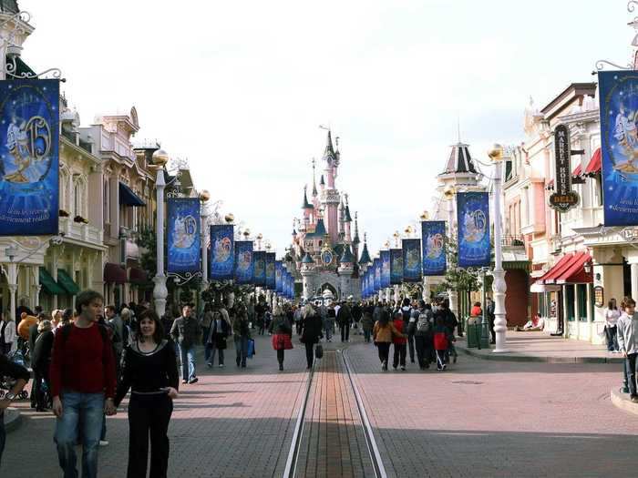 2008 - 2009: Disneyland Paris visitors were celebrating the park