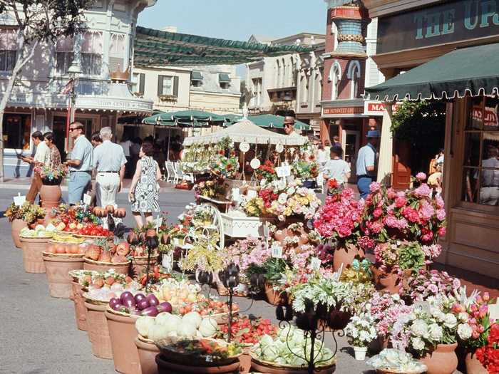 1970: At the start of the decade, Disneyland visitors could purchase fruit and flowers within the park.