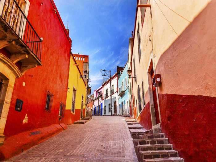 There are elaborate Baroque and neoclassical buildings in Guanajuato, Mexico.