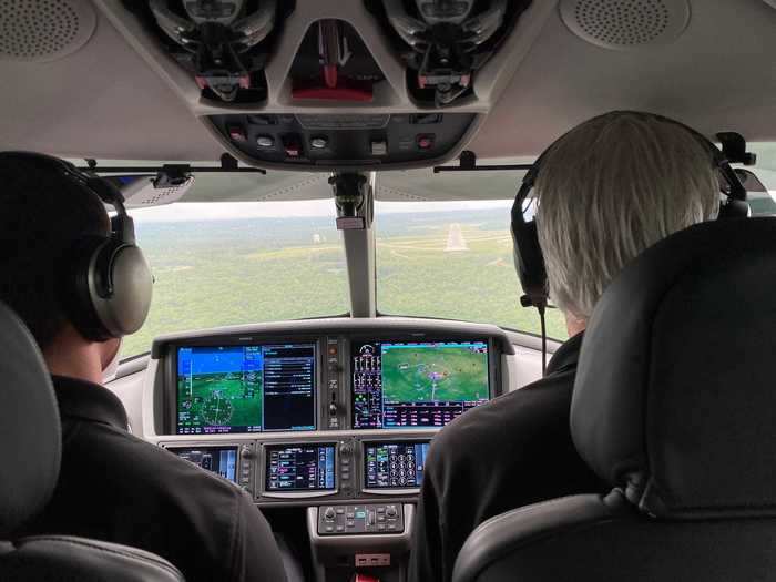 As the autopilot brought us down to the minimum altitude for the approach, the outline of the runway was shown on the primary display so that Sean could hand-fly down if needed.