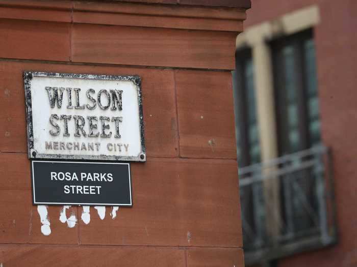 Additionally, protesters throughout Glasgow have been putting up plaques to rename streets that honor colonial figures with the names of historical Black activists and thinkers.