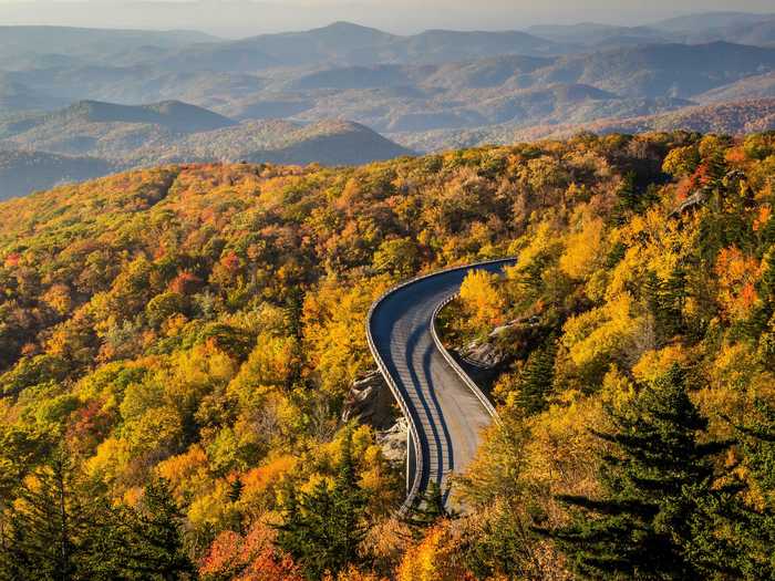 The Blue Ridge Parkway runs through the Blue Ridge Mountains along the eastern United States.