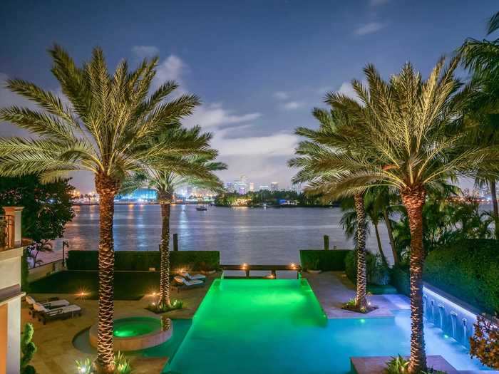 By night, property spotlights mimic the colors of the Miami skyline.