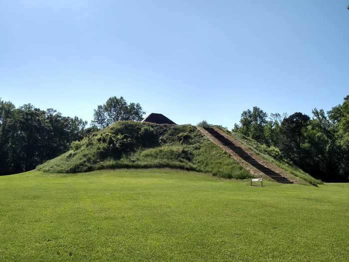 ALABAMA: Native American mounds in Moundsville