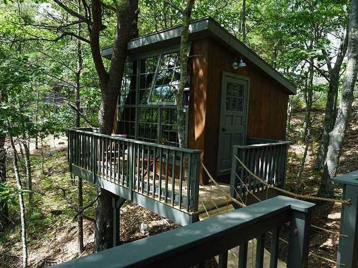 Treehouse in Georgetown, $189