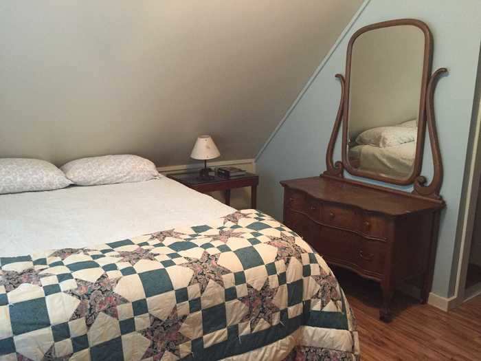 Lakefront cottage in Waltham, $75