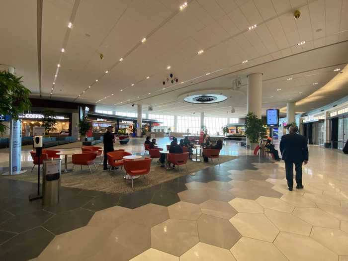 Passengers are then let out into the main lounge with chairs, tables, and couches flanked by retail shops and eateries. Layouts like this are rare in US airports and I felt like I was at Heathrow Airport rather than LaGuardia.