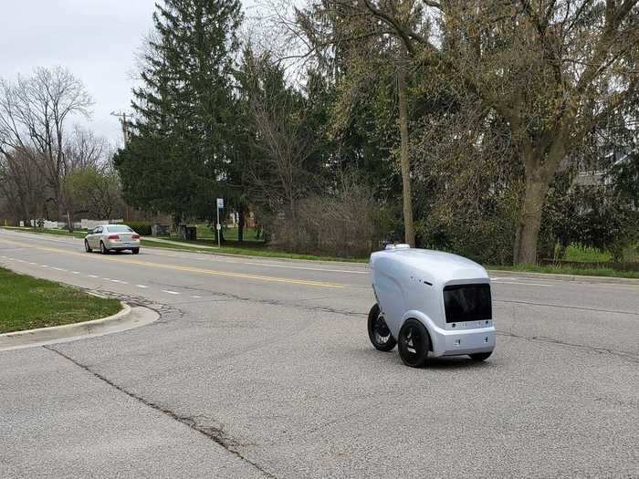 The robot is also "low-power" enough to operate in the bicycle lane, but quick enough to ride in the vehicle lane without increasing traffic, according to its maker.