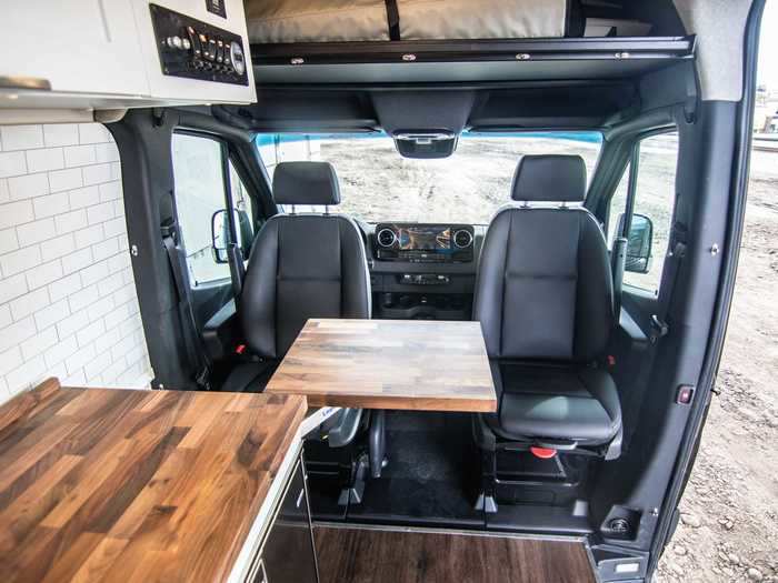 To regulate the interior temperature of the van, Rossmönster built-in two ceiling fans and a dual-purpose heater that warms both the interior of the van and the water supply.