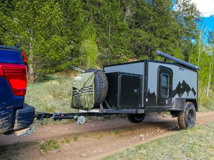 Boreas AT has a dry weight of 1,850 pounds, and a trailer tongue weight of 195 pounds.