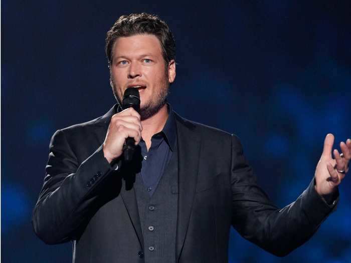 Blake Shelton helped a group of people who got stuck in a mud hole in Oklahoma.