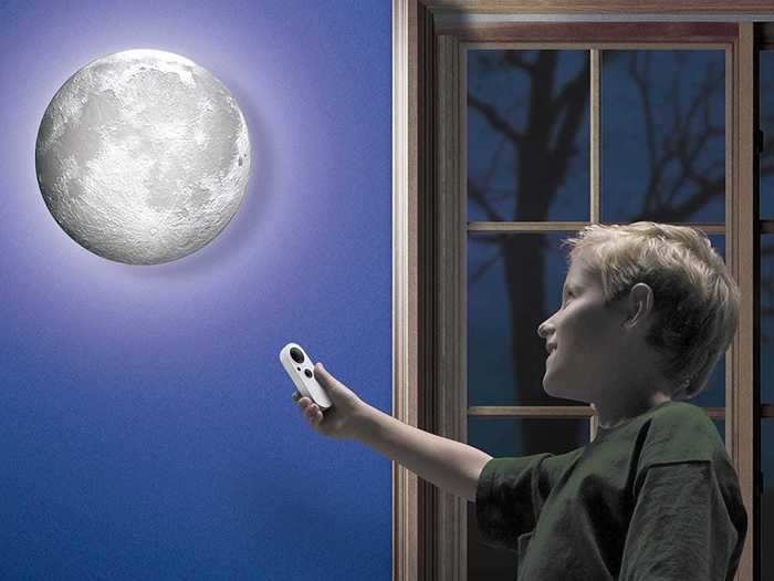 A realistic moon lamp