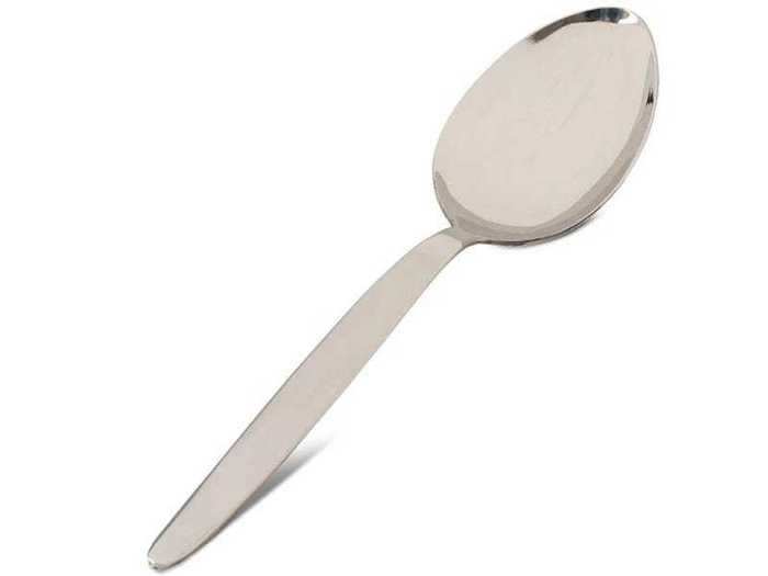 A sauce spoon that makes plating easy