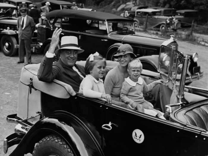 Franklin D. Roosevelt and his wife, Eleanor, had six children: Anna, James, Franklin Jr., Elliott, Franklin Jr., and John.