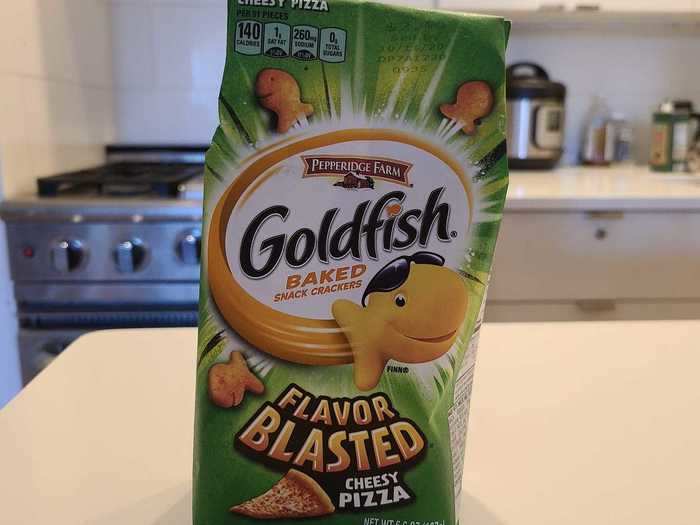 With the Flavor Blasted in its title, these cheesy pizza Goldfish gave me high hopes.