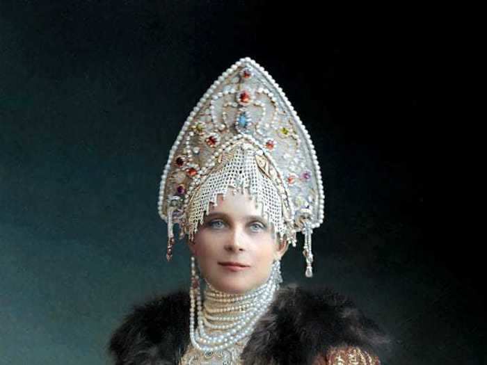 Empress Alexandra Fedorovna and Grand Duchess Elizabeth Fedorovna acted as "judges" of the dancing.