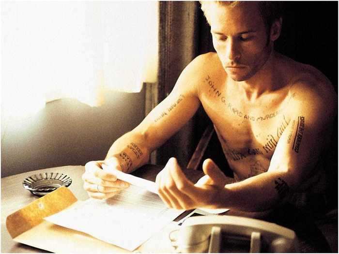 "Memento" (2000)