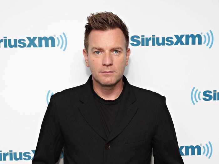 Actor Ewan McGregor says parents should give their children 100% of their attention during play.