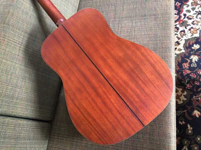 Apart from the single black stripe, the back of the FGX3 is all about that gorgeous mahogany grain.