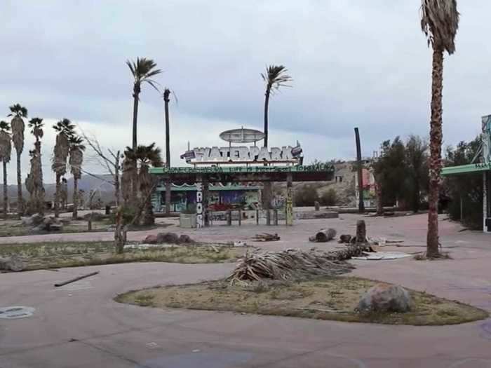 It reopened in 1998 as a 1950s-themed water park called Rock-A-Hoola.