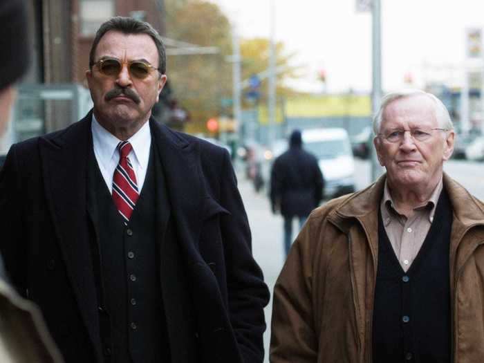 "Blue Bloods" father and son duo Tom Selleck and Len Cariou have a small age difference of just six years.