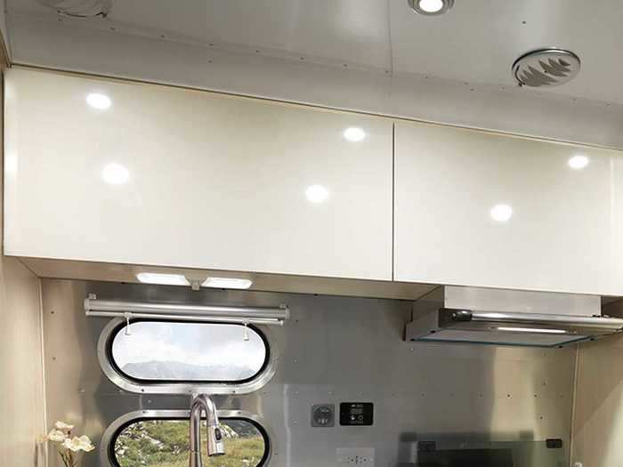 Airstream also included soft close cabinet hinges for the 2021 Flying Cloud.