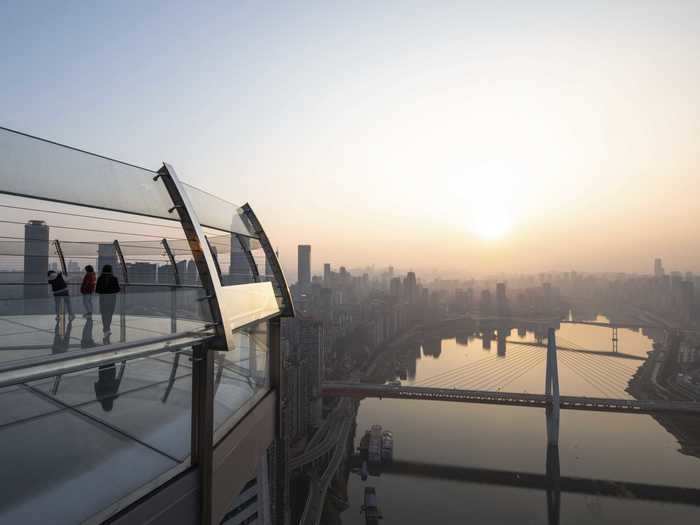 It offers stunning views of the sprawling city below, as well as of both the Yangtze and Jialing rivers.