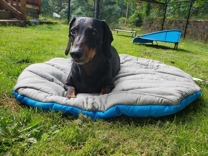 A soft mat to relax on the grass