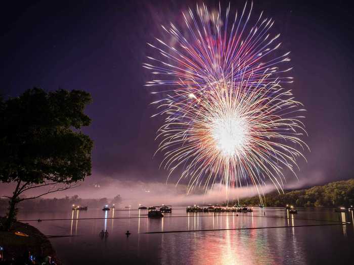 Table Rock Lake in Stone County, Missouri, offers more than 800 miles of shoreline and spans over 43,000 acres of surface area.