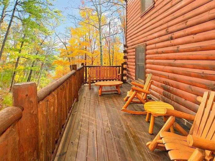 Gatlinburg, Tennessee: Cabin with a private pool, $668