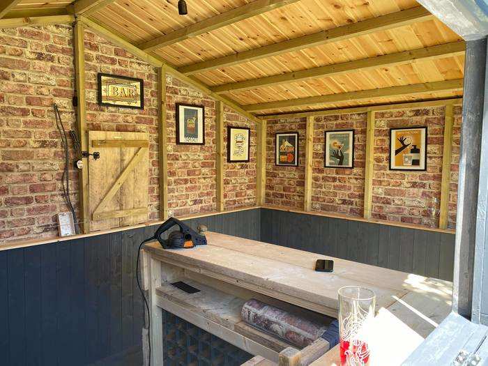 To create a British pub vibe, the couple cleverly thought to use brick effect wallpaper (from B&Q).