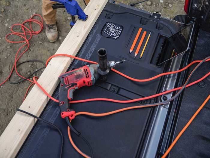 The new tailgate adds a ruler and compartments to the clamp-points that were already present.