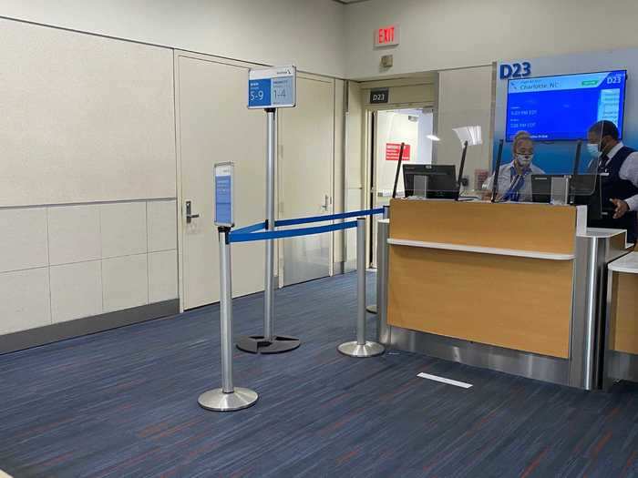 The gate area was promising, with partitions at the counter and only one lane for boarding. Gate agents also encouraged passengers to scan their own boarding passes.