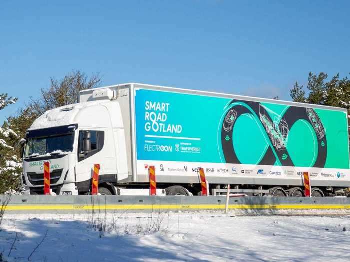 In 2019, Electreon successfully tested an electric truck in Sweden.