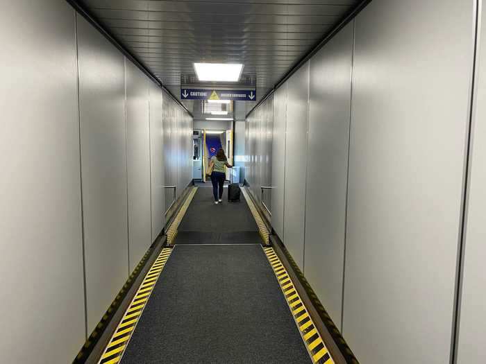 Just like in LaGuardia, there were no placards in the jetway and I noticed the same in Orlando.