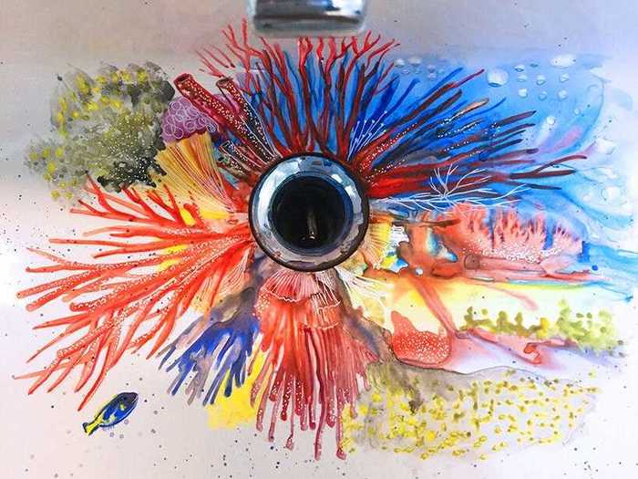 To create her watercolor masterpieces, Grossi wipes the sink so it