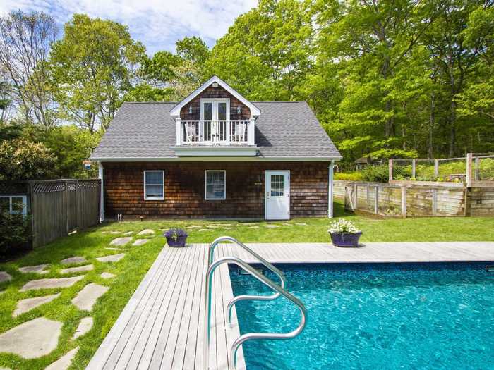 Studio with a pool in Sagaponack, $311