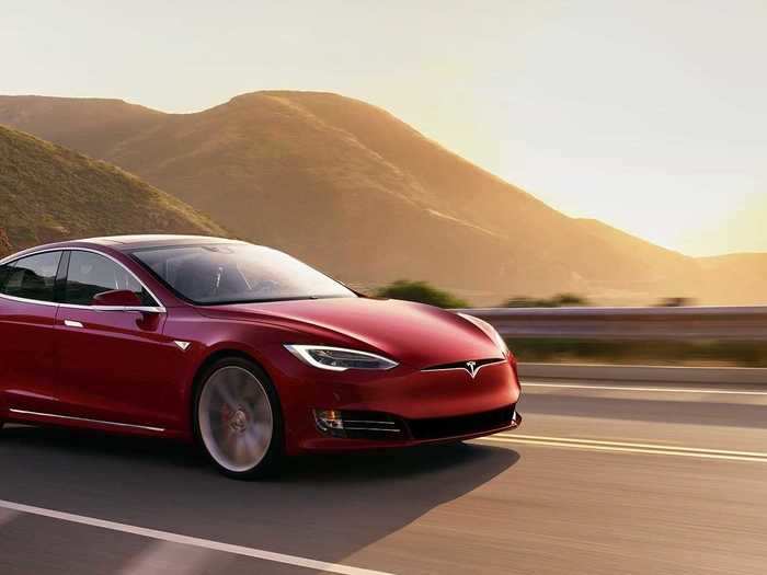 June 16, 2020: The Tesla Model S becomes the first EV to get a 400-mile range rated by the EPA