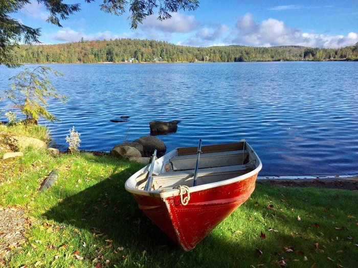 Lake cabin with use of boats in Saranac Lake, $275