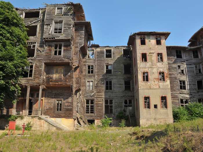 The orphanage was designed and built in 1898 by Alexandre Vallaury.