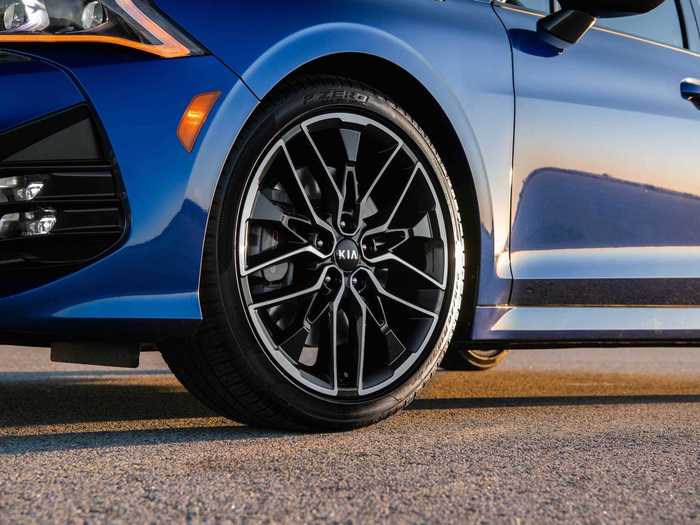 The 18- and 19-inch wheels come with Pirelli P-Zero sport tires.