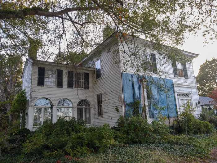 While driving through Virginia, photographer Bryan Sansivero stumbled upon an empty house hidden behind overgrown greenery.