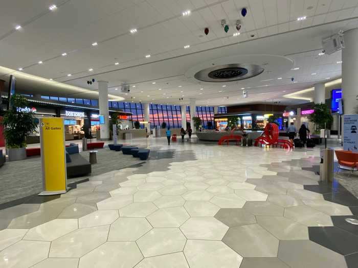 The passageway ends in the heart of the retail and dining space, complete with a fountain in the center almost as if we were in a luxury mall.