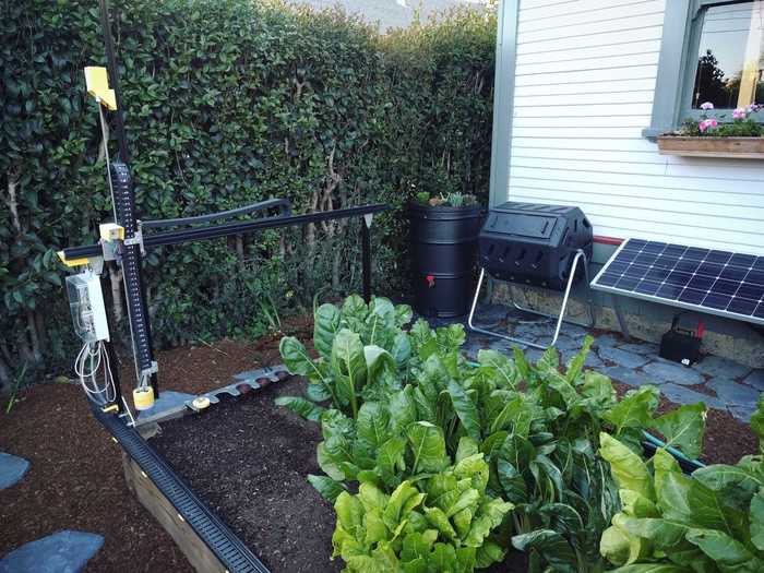 On the more affordable FarmBots, a 3-in-1 tool head combines watering, seeding, and weed suppression.