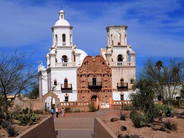 ARIZONA: Mission San Xavier del Bac in Tucson