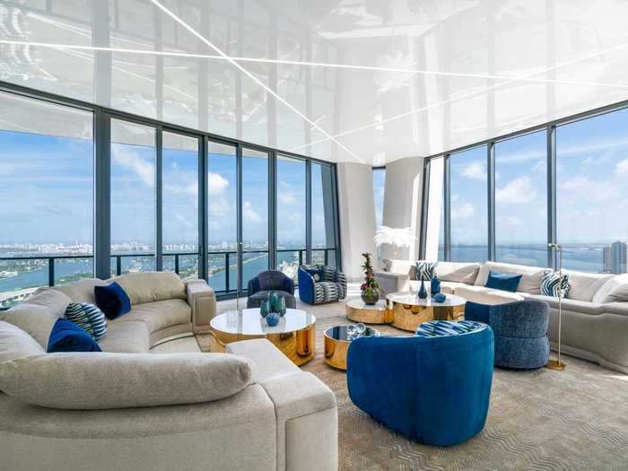 Interior designer Hernan Arriaga describes the condo as "contemporary and comfortable."