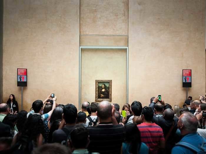 On a normal day, massive crowds of people typically line up to get a glimpse of the famous Mona Lisa painting.