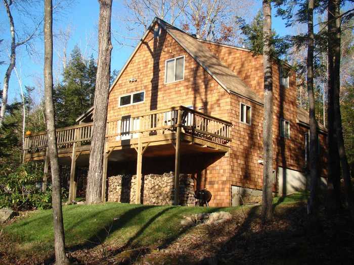 New Hampshire: Woodsy cabin in Bartlett, $242